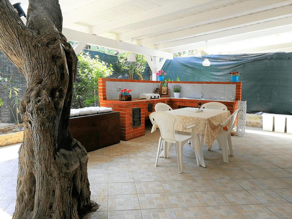 Patio, BBQ facilities
