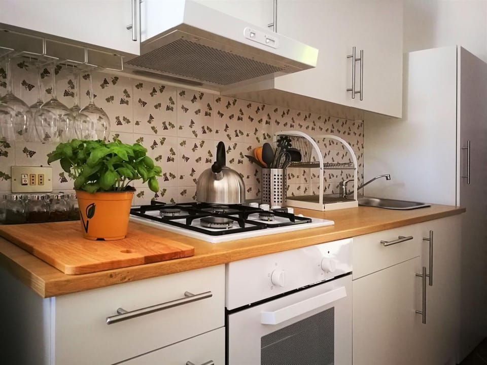 Coffee/tea facilities, Kitchen or kitchenette