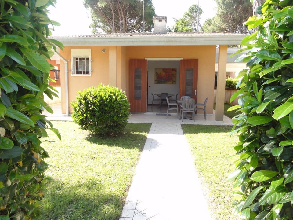 Patio, Facade/entrance, Garden, City view, Garden view, Landmark view