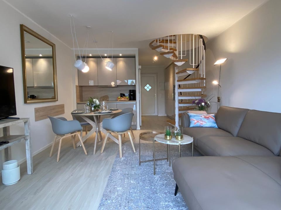 Living room, Seating area, Dining area