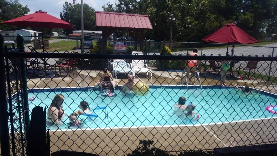 Bay Springs Country Inn & Marina Motel in Weiss Lake