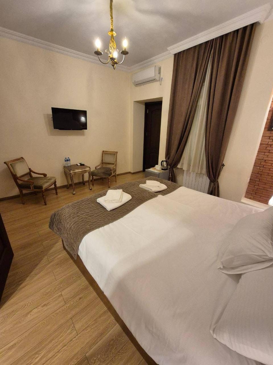 Bed, TV and multimedia, heating, towels, air conditioner