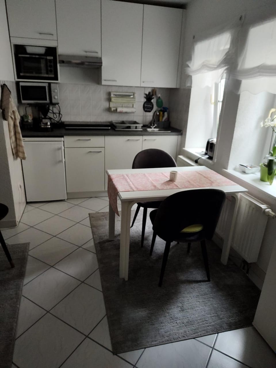 Kitchen or kitchenette, Dining area, minibar, stove