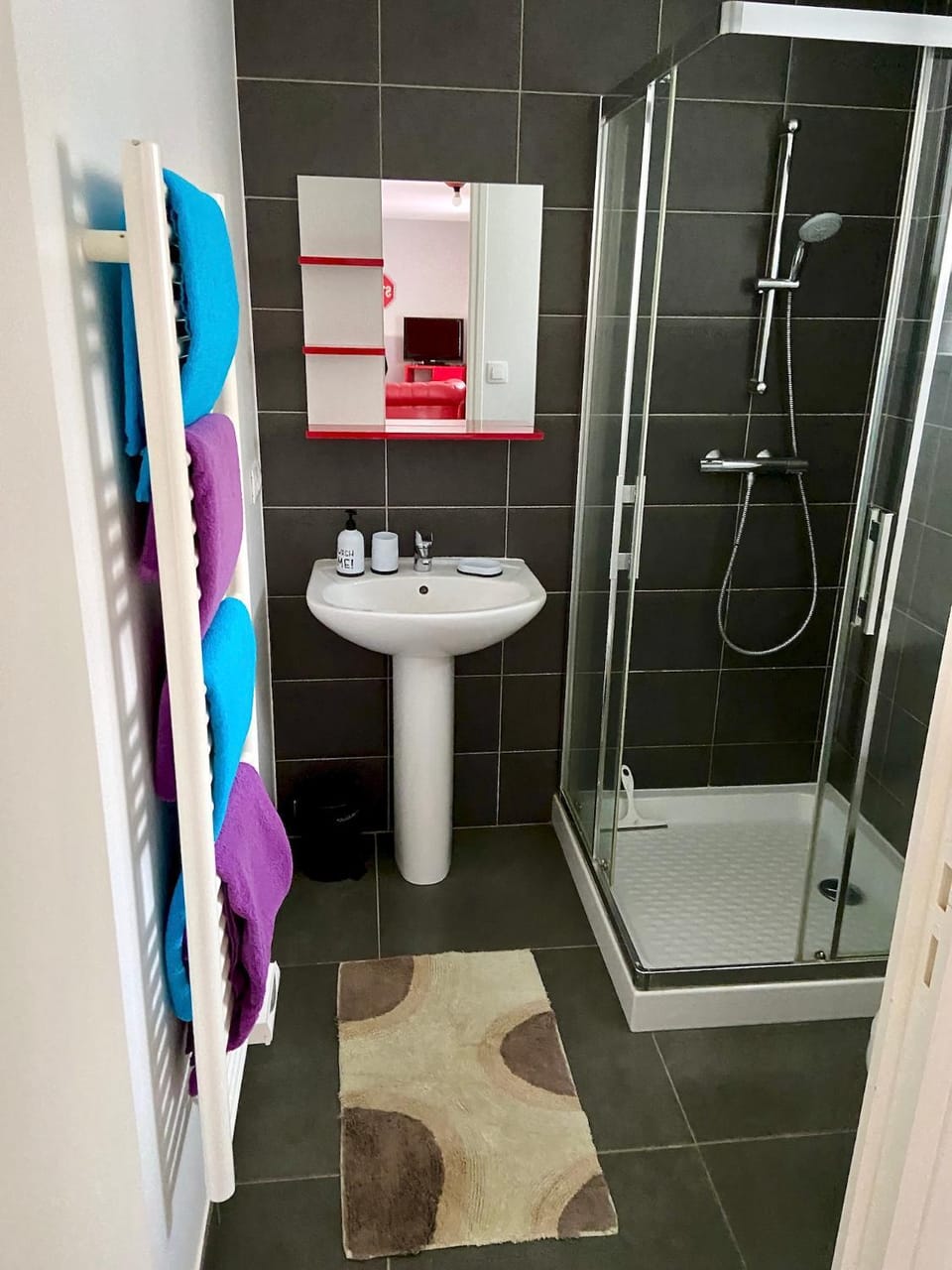 Toilet, Bathroom, towels