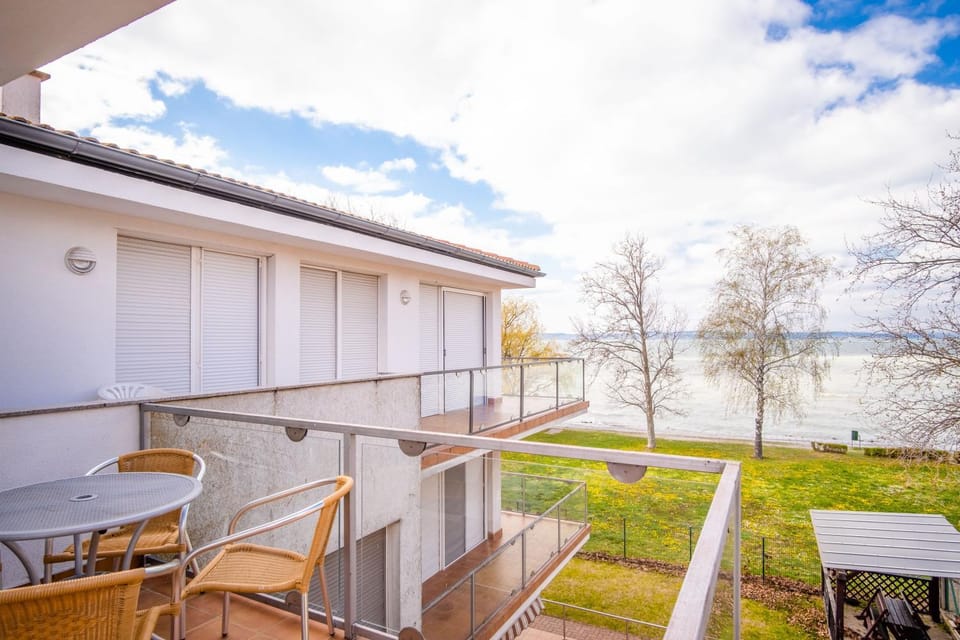 Balcony/Terrace, Garden view, Lake view