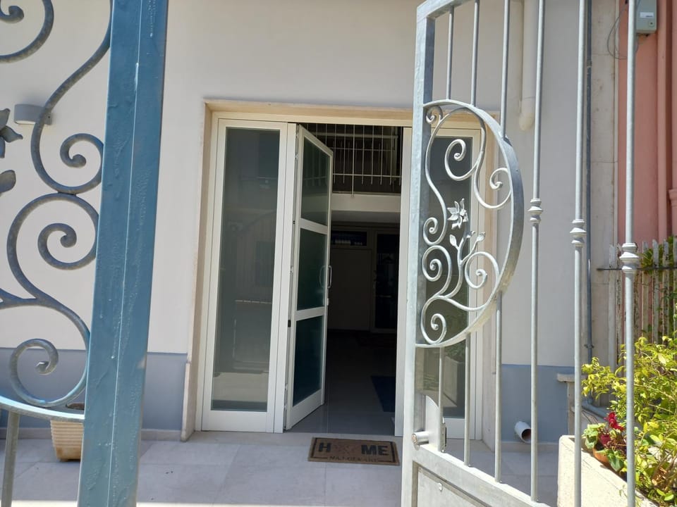 Property building, Internal: Not applicable to any particular room