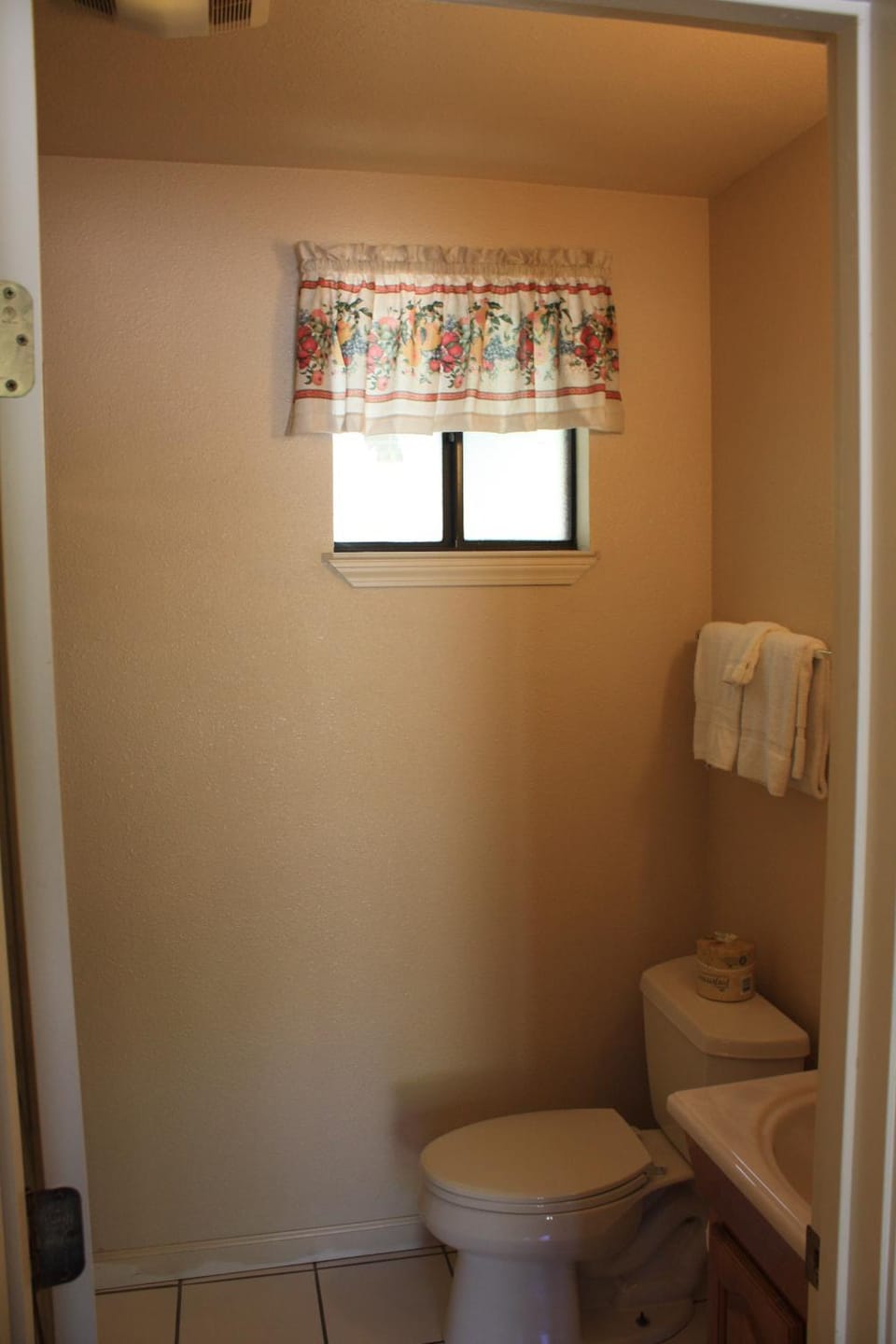 Toilet, Day