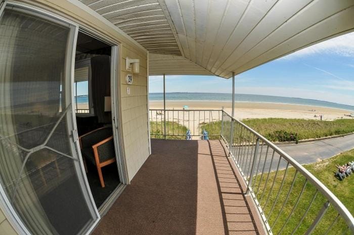 Friendship Oceanfront Suites Inn in Old Orchard Beach