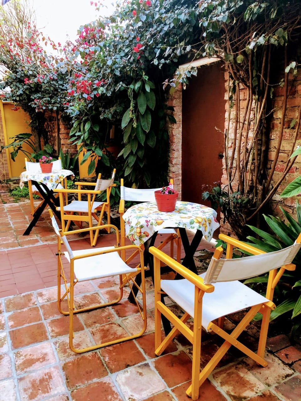 Restaurant/places to eat, Balcony/Terrace