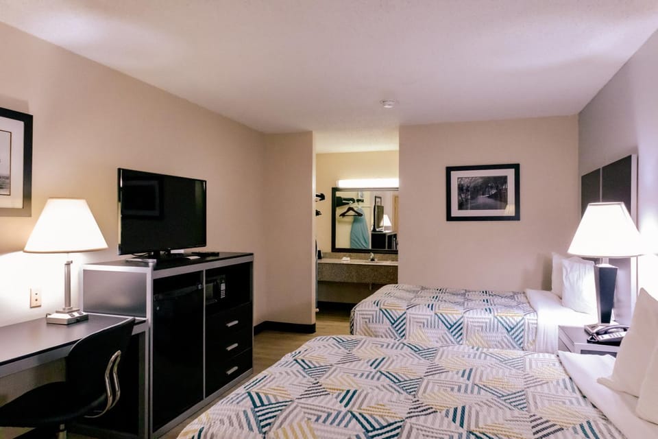 TV and multimedia, Photo of the whole room, Bedroom