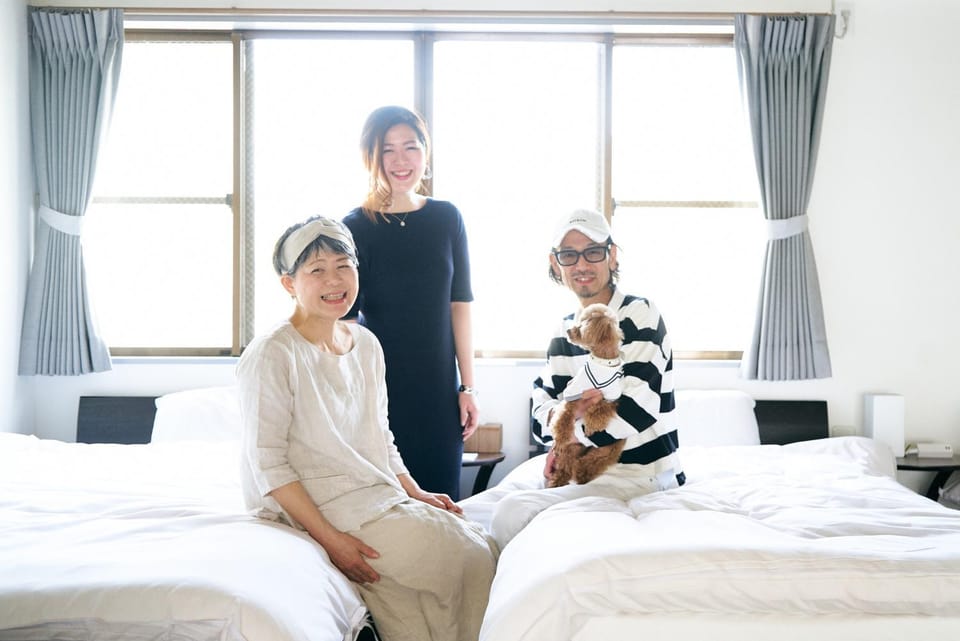 Bedroom, Pets