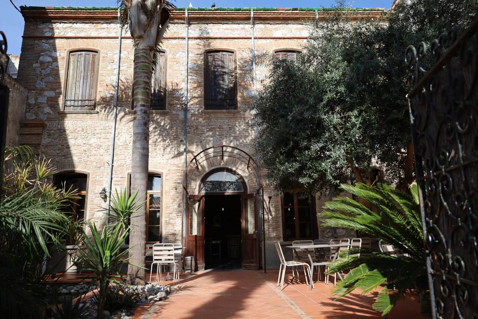 Property building, Garden, Balcony/Terrace