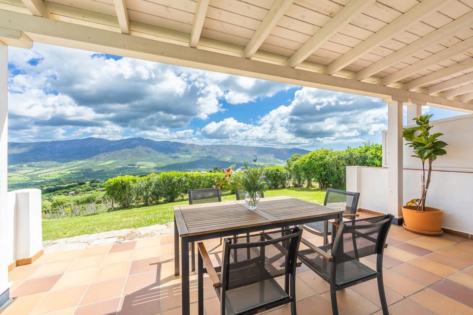 Patio, Natural landscape, View (from property/room), Balcony/Terrace, Dining area, Mountain view