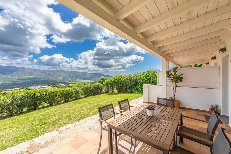 Patio, Natural landscape, View (from property/room), Balcony/Terrace, Dining area, Mountain view