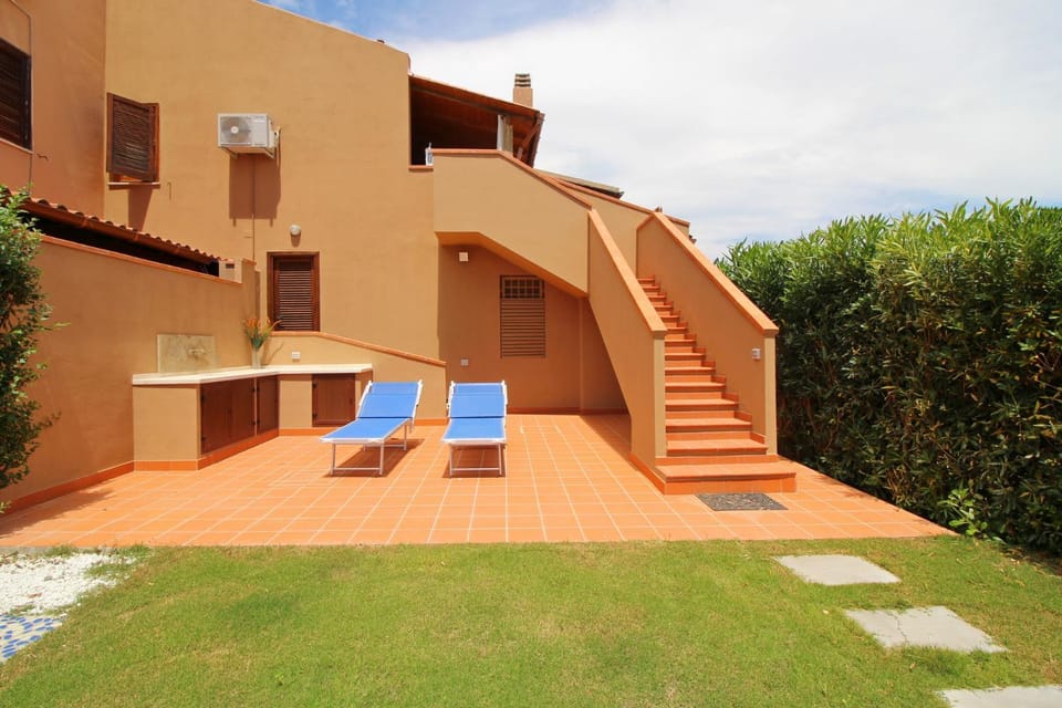 Property building, Patio, Facade/entrance, Spring, Garden, View (from property/room), Balcony/Terrace, Garden view, sunbed