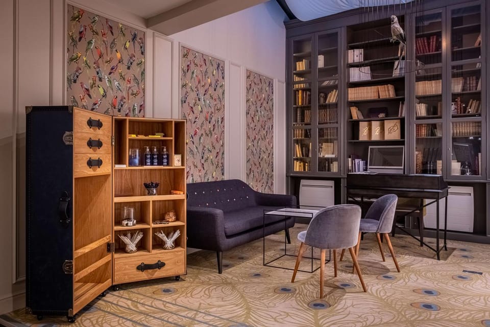 Lounge or bar