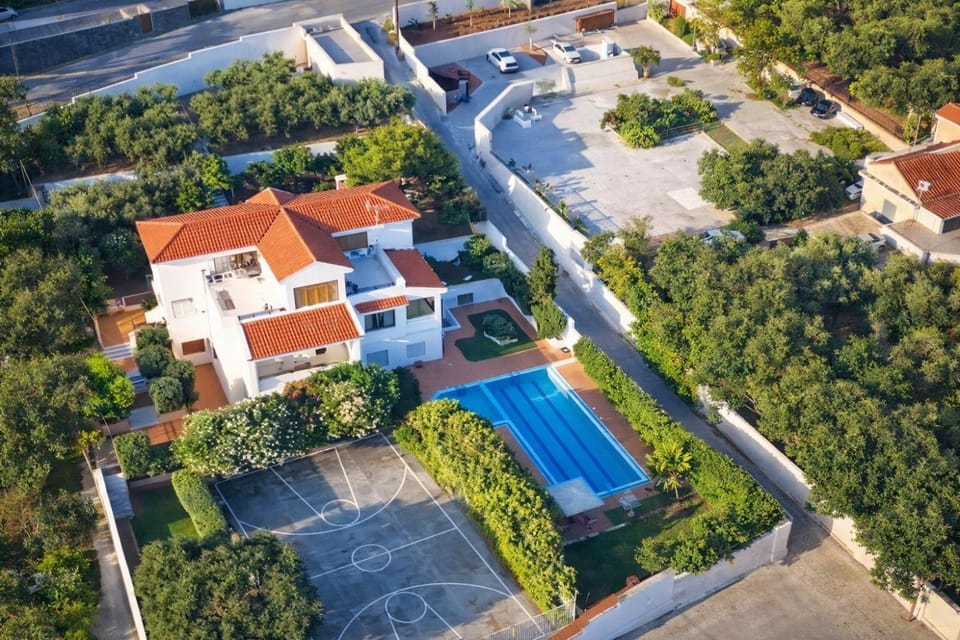 Property building, Bird's eye view, Swimming pool