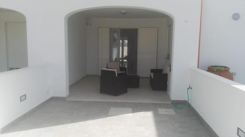 Zona Maldive del Salento, Spiaggia Sabbiosa a 350 m, 2 Bagni, Clima, Posto Auto Esclusivo House in Apulia