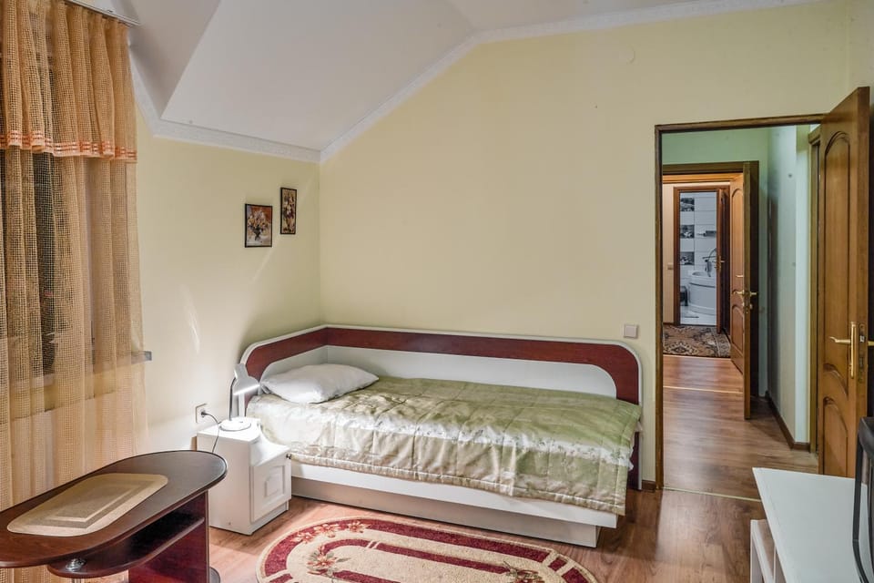 Апартаменты / Mieszkania / Apartments Svitlana Bed and Breakfast in Lviv Oblast