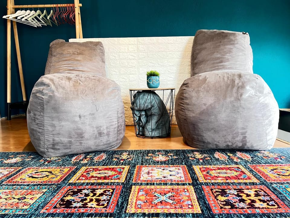 Seating area, flat iron