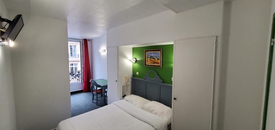 Bed, Photo of the whole room