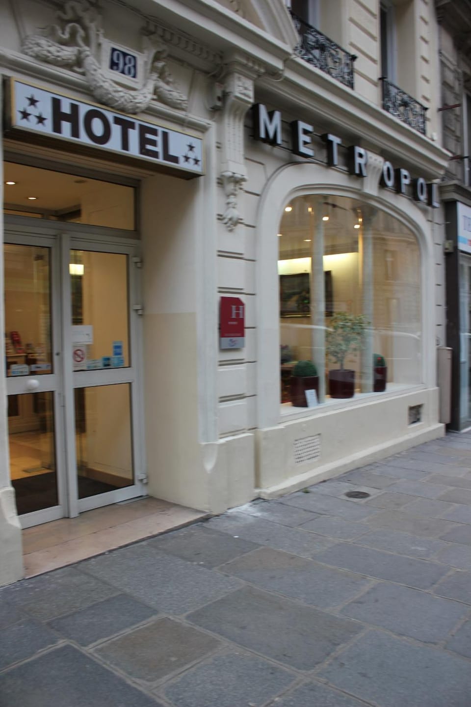 Facade/entrance
