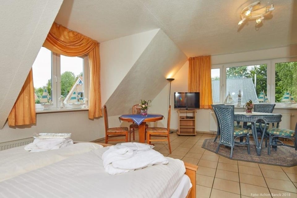 Doppelzimmer mit kleiner Pantryküche Gästehaus Unter den Linden Apartment in Schleswig-Holstein