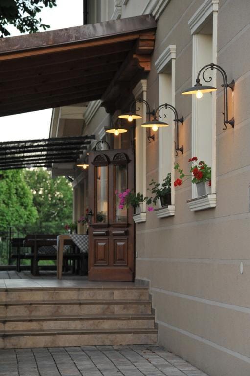 Property building, Facade/entrance