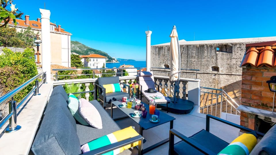 Patio, Day, Natural landscape, Balcony/Terrace, Seating area, Evening entertainment, Sea view