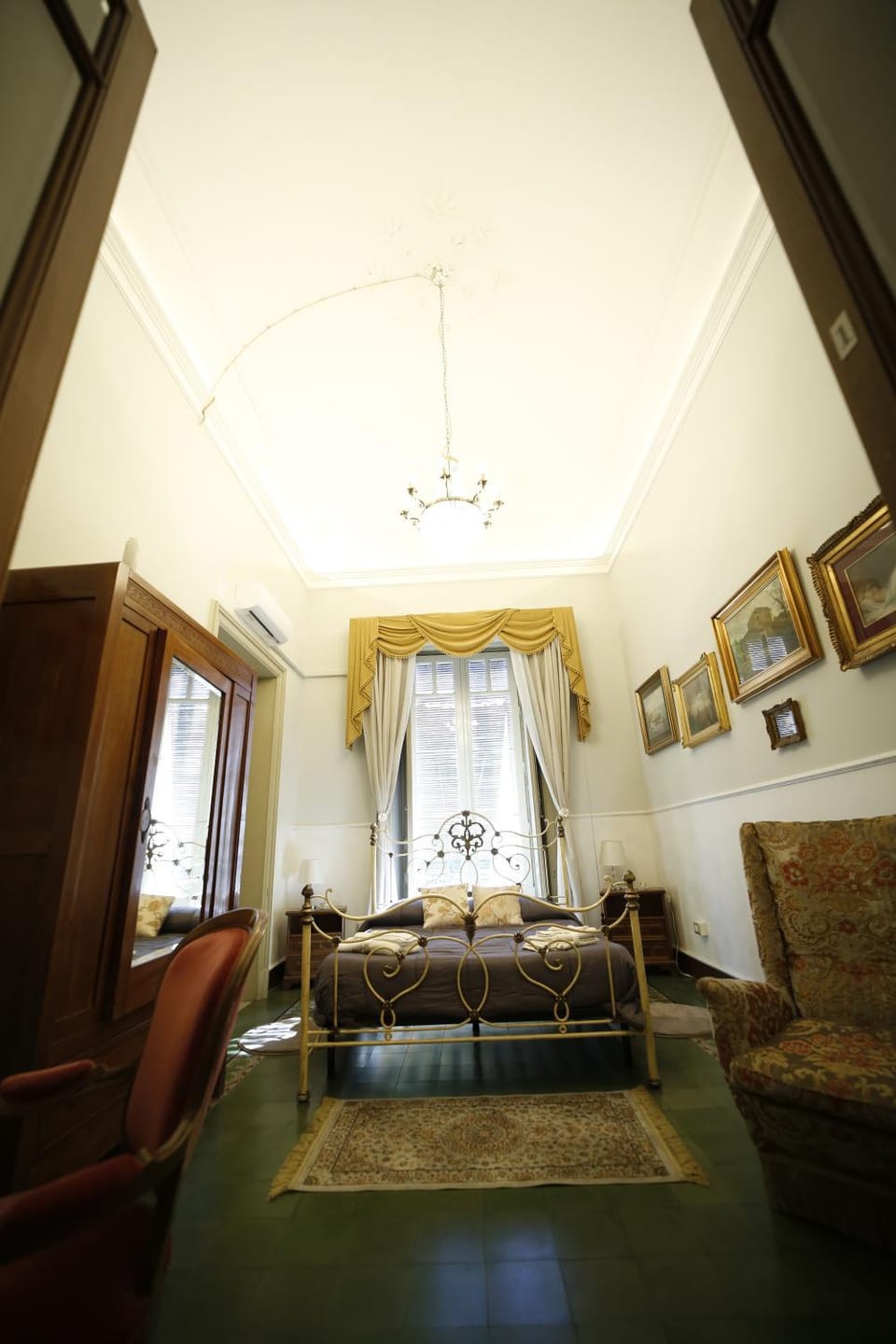 Bed, Balcony/Terrace, Photo of the whole room, Seating area, Bedroom, hair dresser, towels, wardrobe, air conditioner