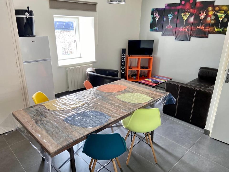 Living room, Dining area