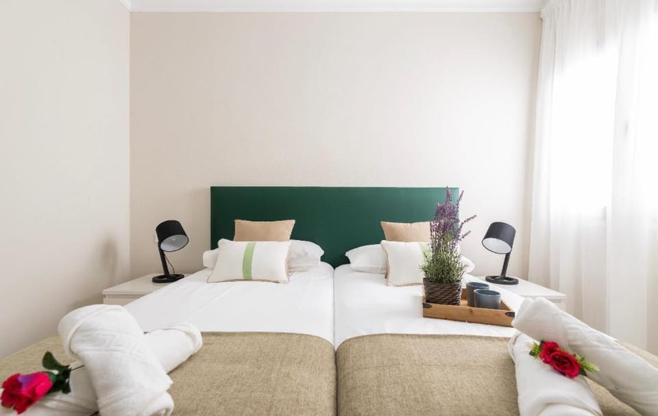 Bed, Other, Photo of the whole room, Decorative detail, Bedroom