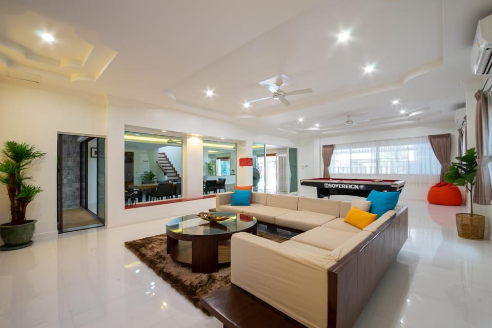 Living room, Seating area