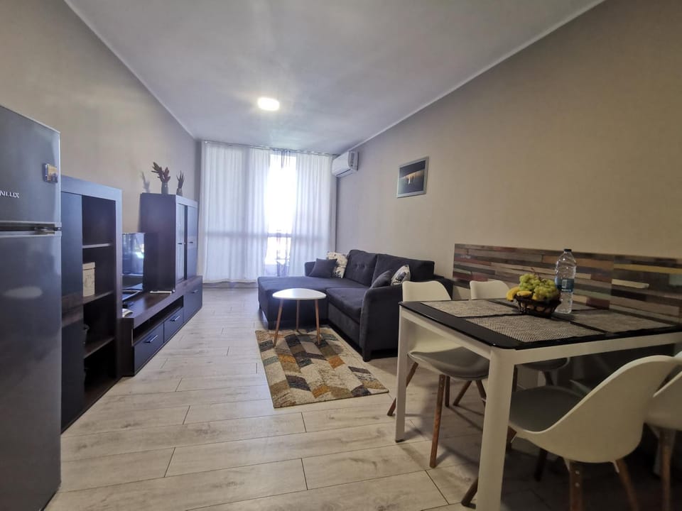 Communal lounge/ TV room, Seating area, Dining area