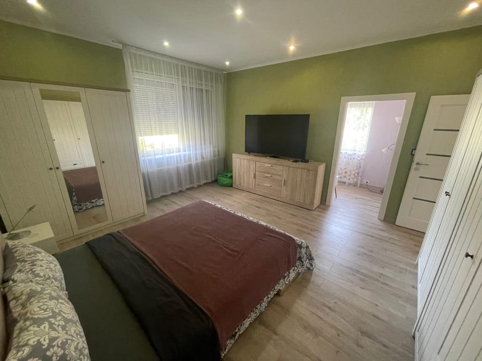 TV and multimedia, Photo of the whole room