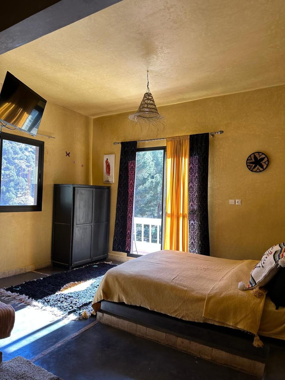 Bed, TV and multimedia, Photo of the whole room