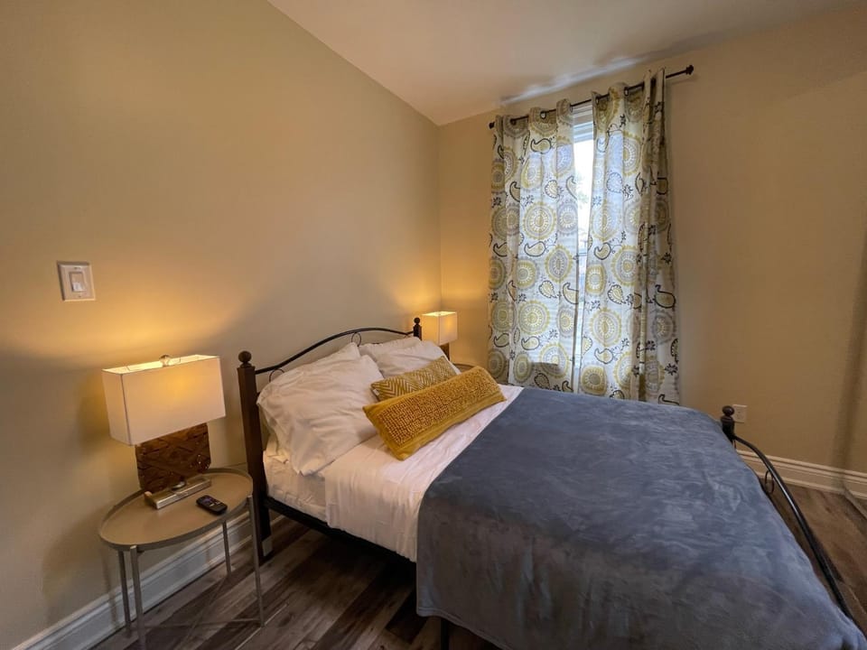 Comfortable and Convenient Apartment in Central Niagara Apartment in Saint Catharines