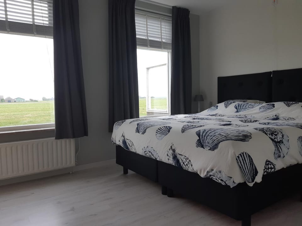 Bedroom, Garden view