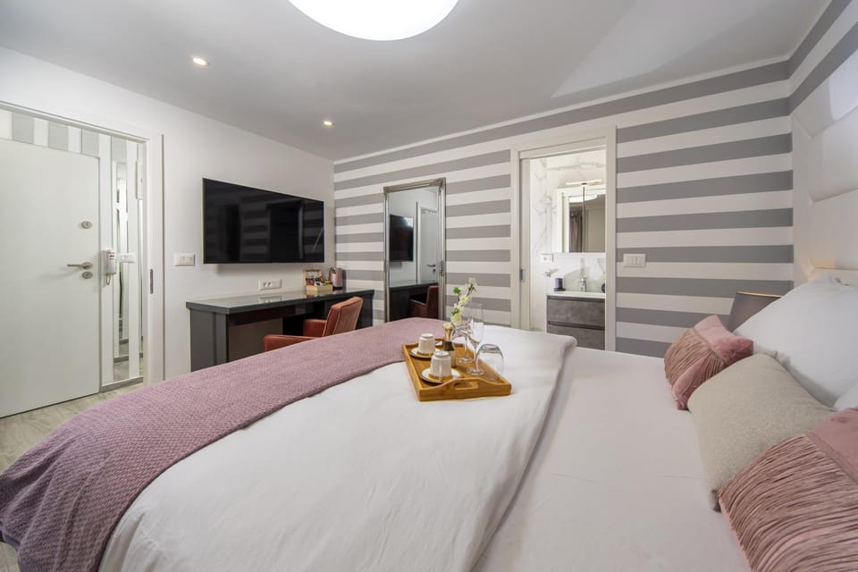 Bathroom, Photo of the whole room, Bedroom
