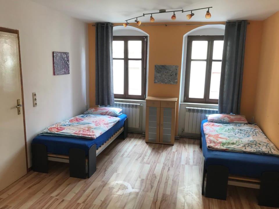 Bed, Living room, Photo of the whole room, Decorative detail, Bedroom