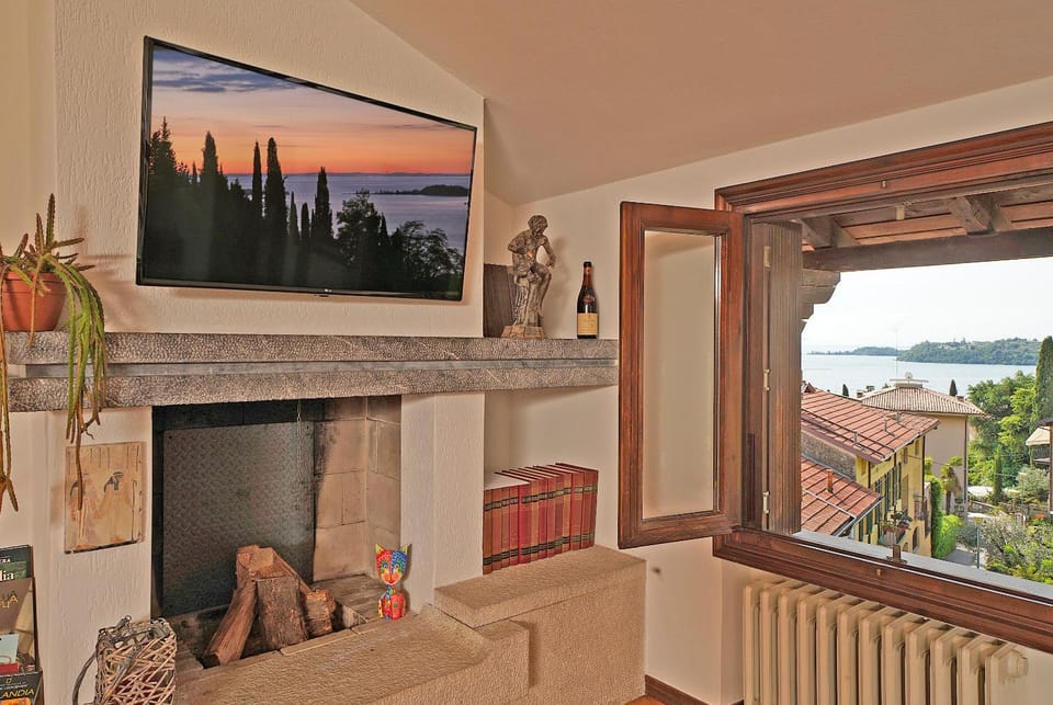 Living room, Lake view
