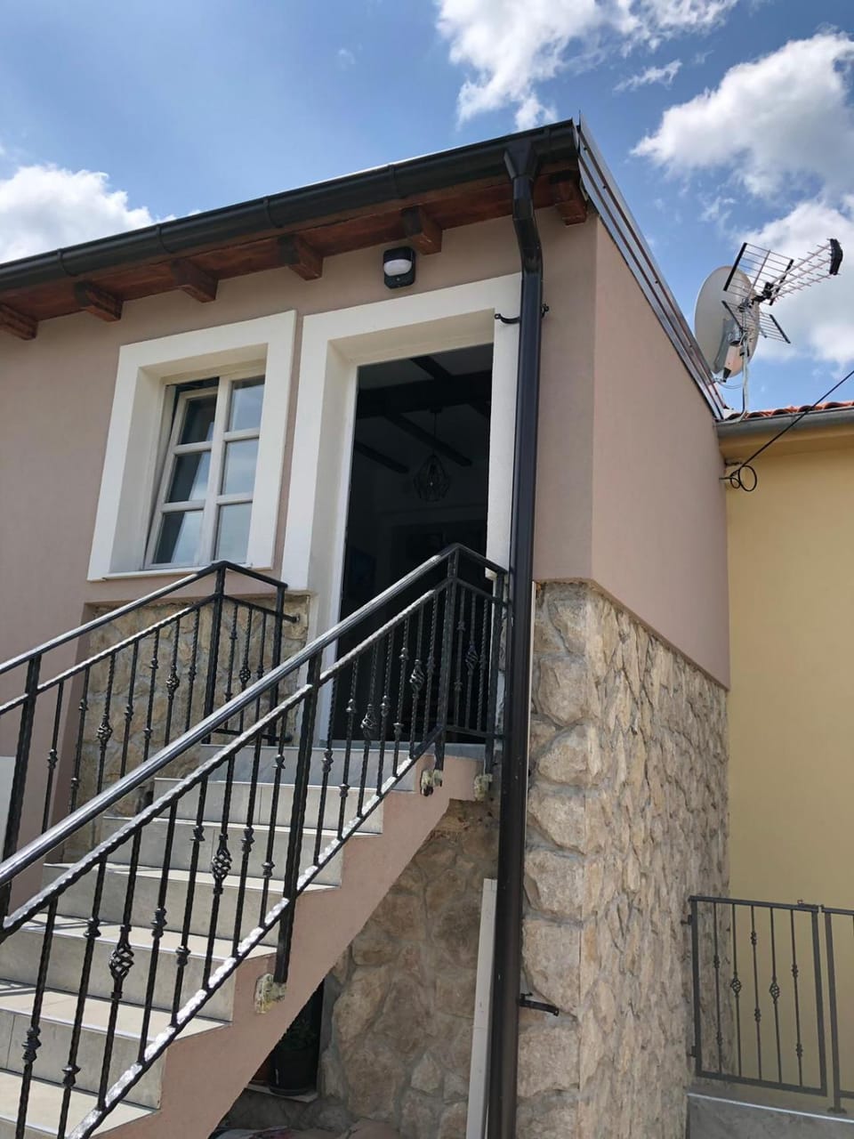 Facade/entrance