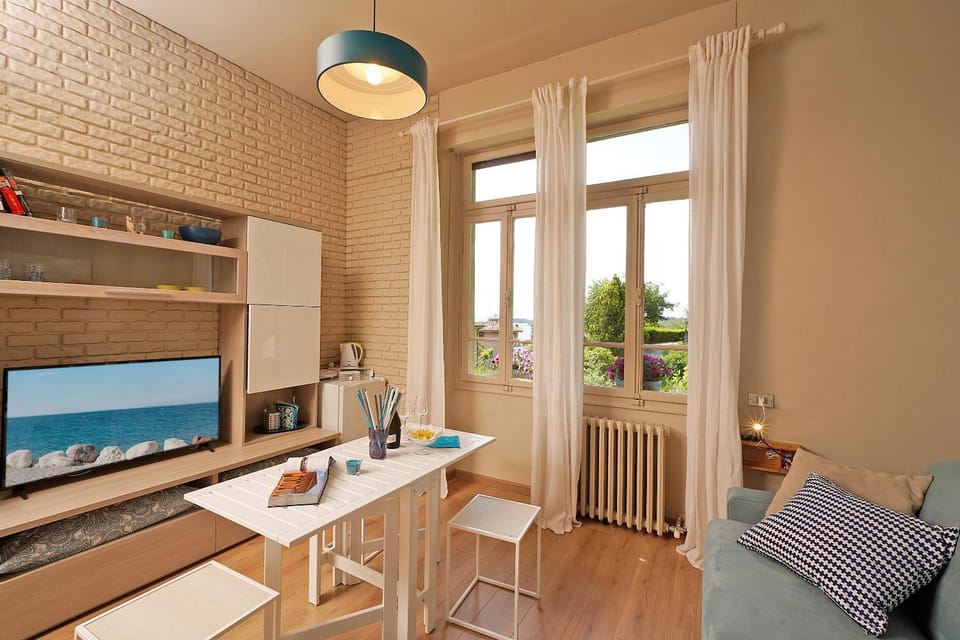 TV and multimedia, Living room, Dining area