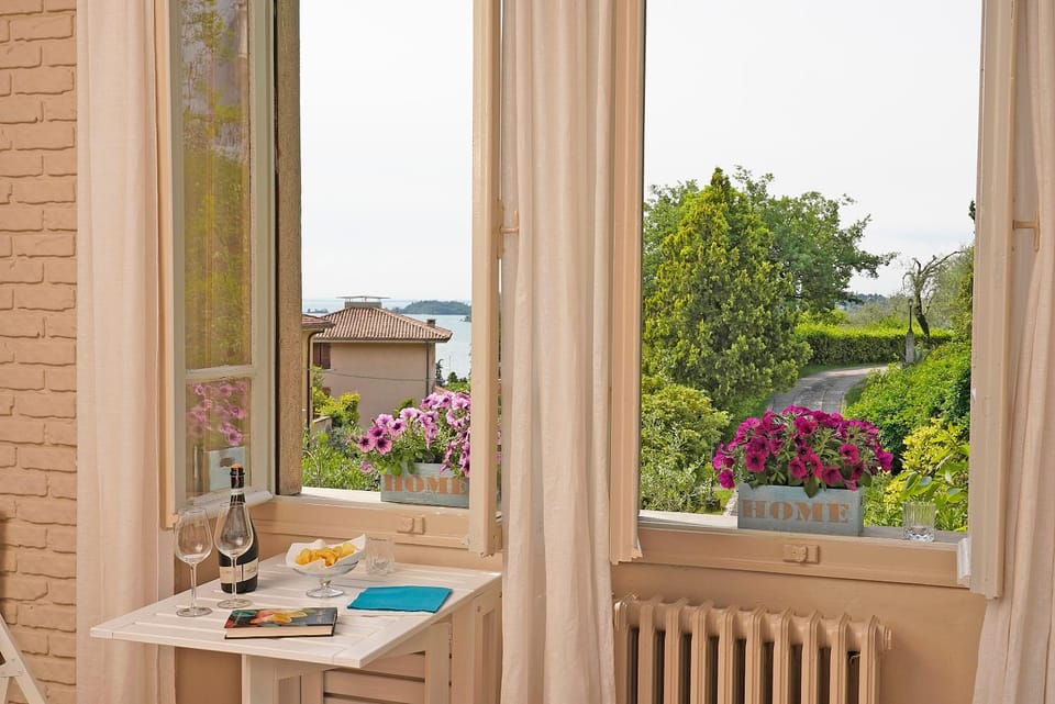 Dining area, Lake view, Mountain view