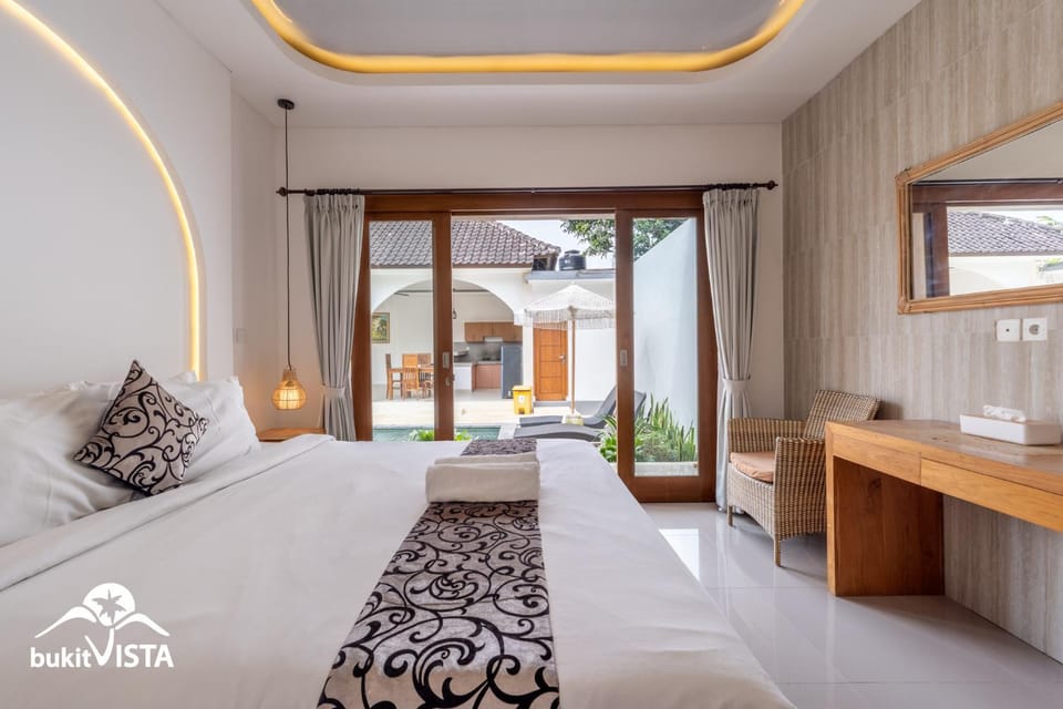 Photo of the whole room, Bedroom