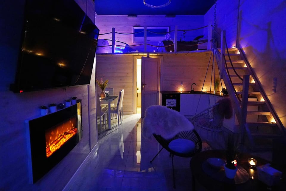 Communal lounge/ TV room, TV and multimedia, Living room, Seating area, Evening entertainment, flat iron