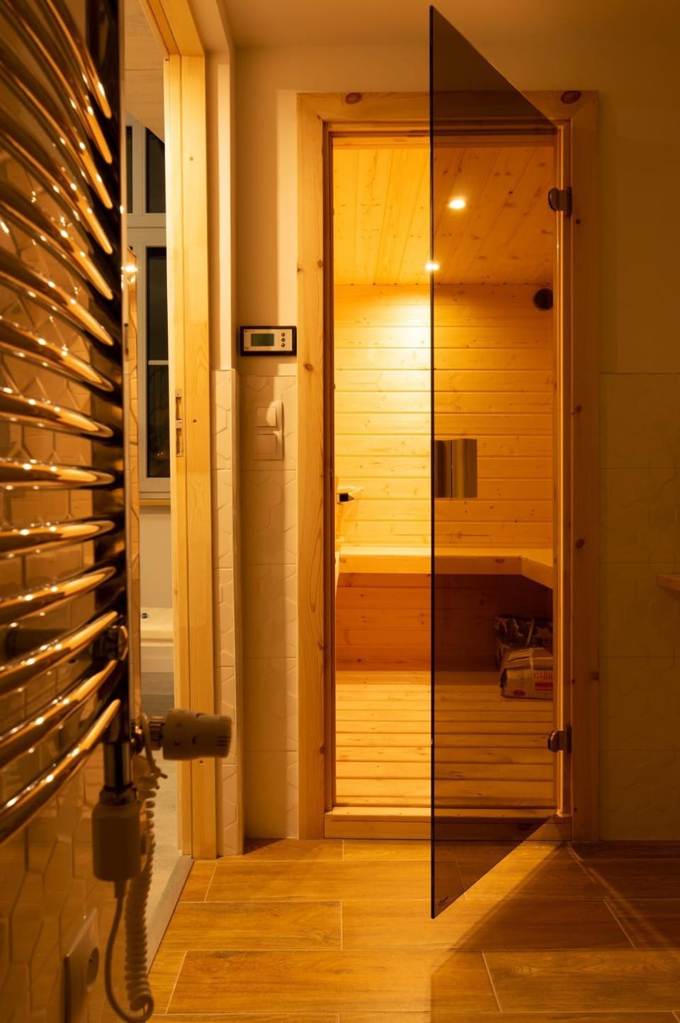 Shower, wardrobe
