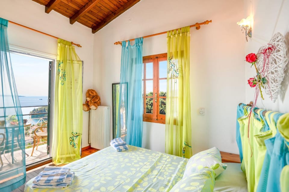 Bed, View (from property/room), Balcony/Terrace, Photo of the whole room, Bedroom