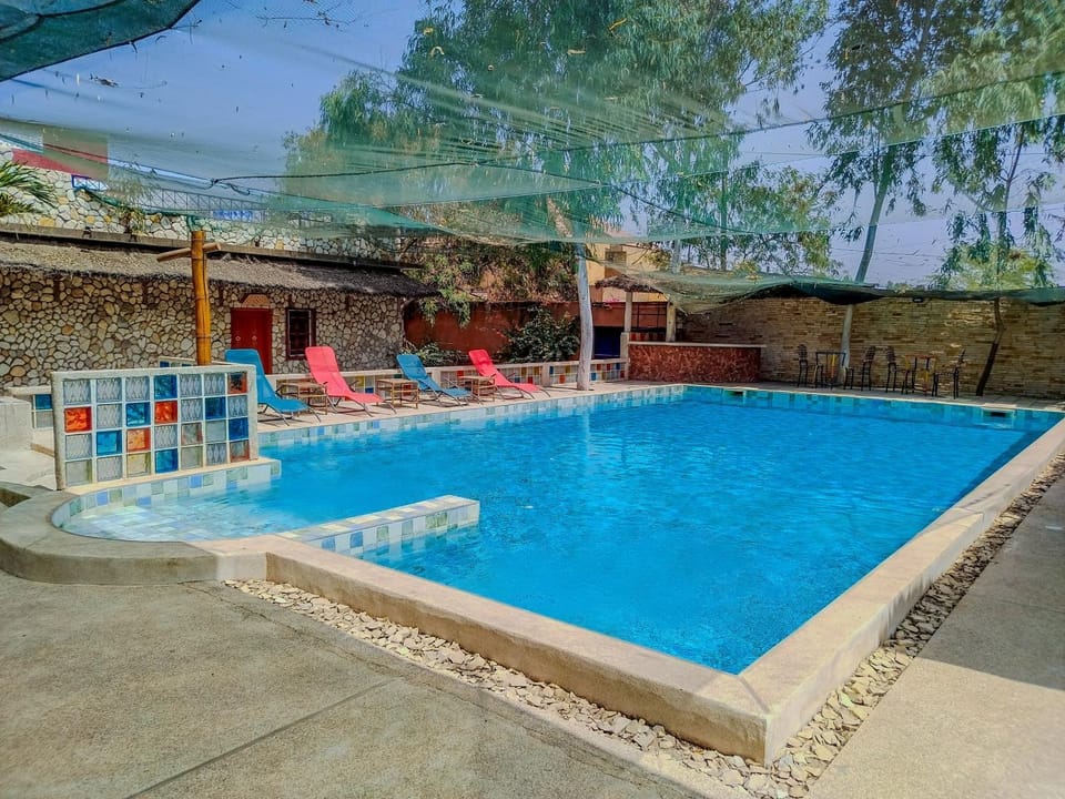 Swimming pool