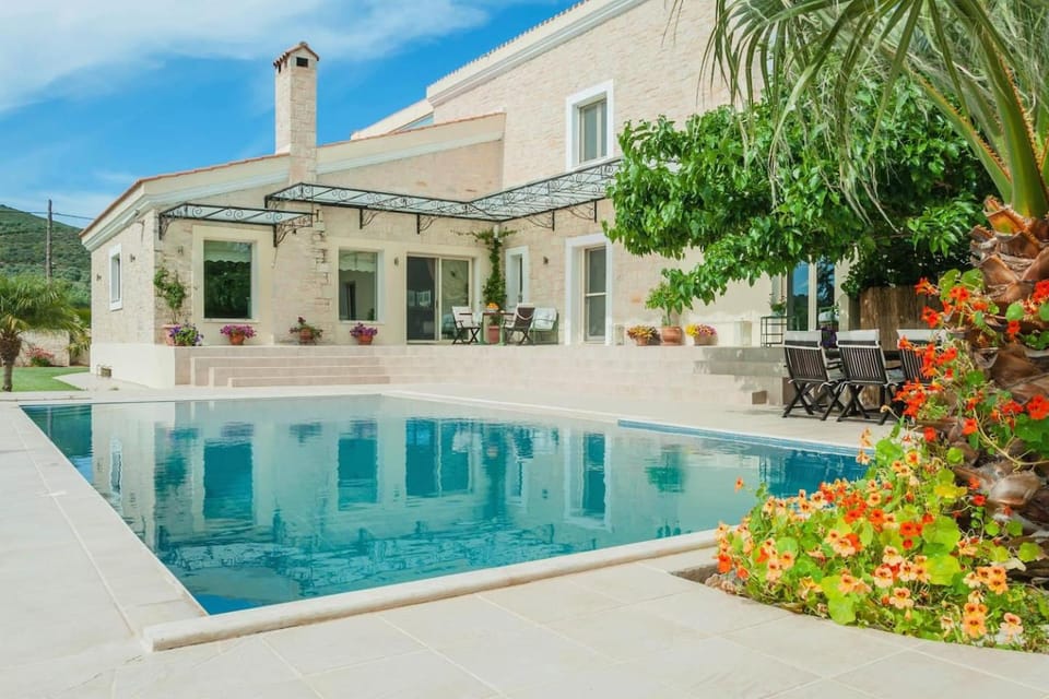 Property building, Garden, Swimming pool